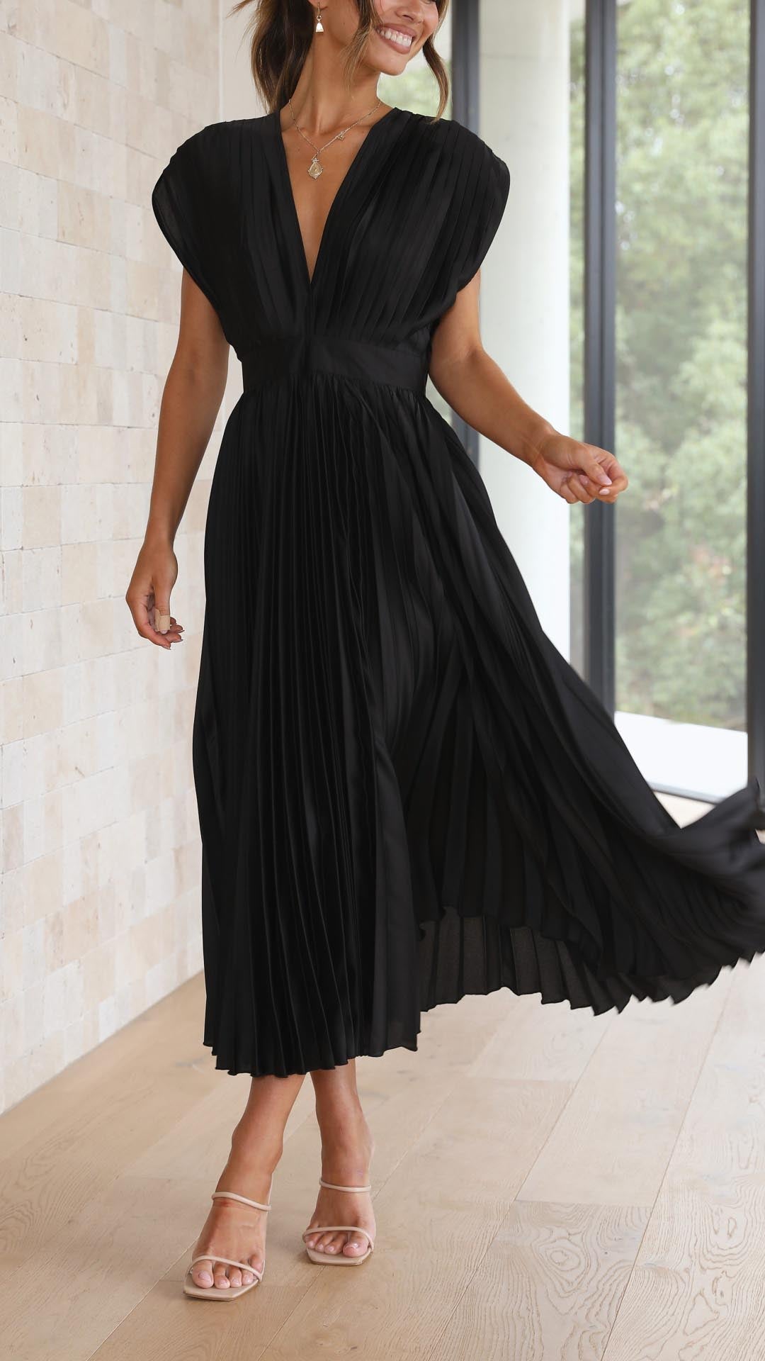 Kenna | Women’s Summer V-Neck Pleated Maxi Dress