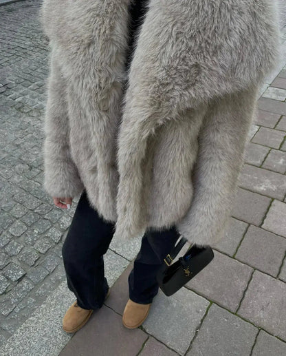 Alice | Women's Luxurious Oversized Faux Fur Coat